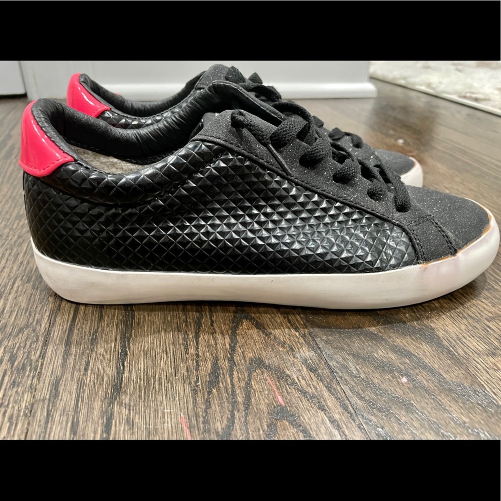 Vintage Havana Black Pink Lace Up Sneakers (size 7)